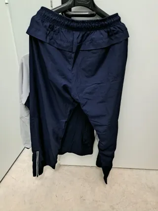 Sudadera y pantalón azul y gris