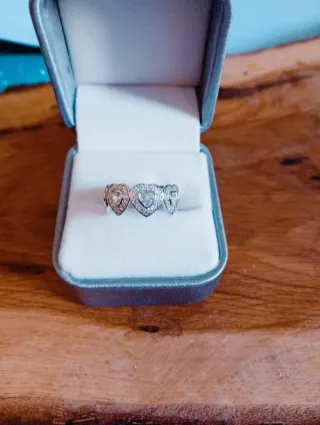 Anillo de Corazones y Gemas de Cristal