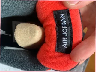 Jordan 4 Retro Red Thunder 37.5