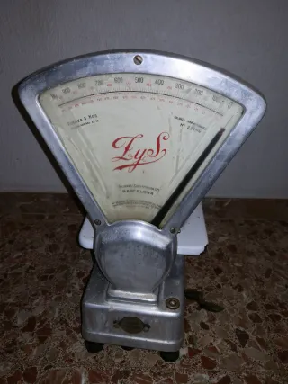 Báscula antigua de cocina