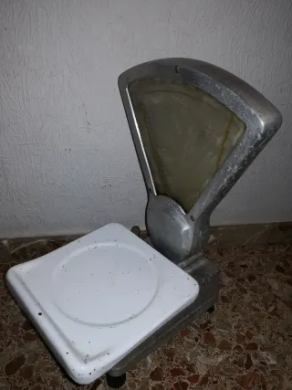 Báscula antigua de cocina