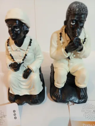 Statuina coppia seduta10 cm preto velho e velha