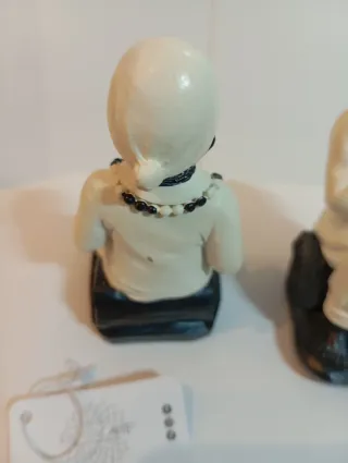 Statuina coppia seduta10 cm preto velho e velha