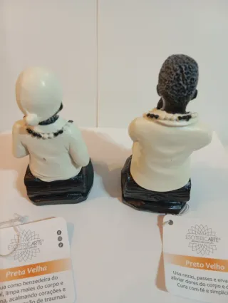 Statuina coppia seduta10 cm preto velho e velha