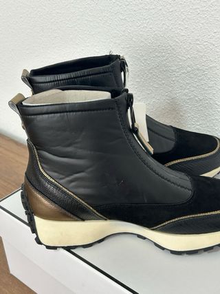 Botines Carmela Talla 37 Negro y Dorado