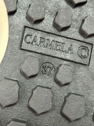 Botines Carmela Talla 37 Negro y Dorado