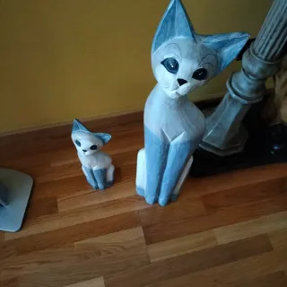 Figuras de gato de madera