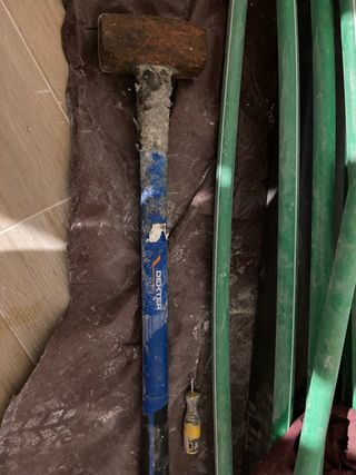 Mazo de obra, mallo, martillo 0,5 kg y 57cm.