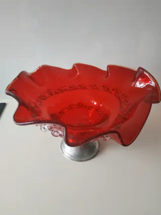 Centro de mesa cristal rojo con base metal