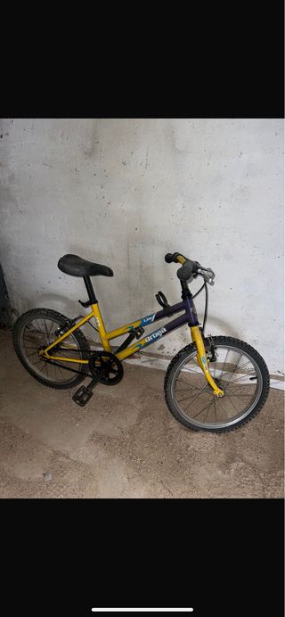 Bicicleta infantil amarilla y morada