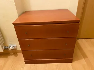 Cómoda de madera marrón