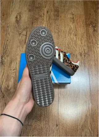 Adidas Samba OG Leopardo Rojo Talla 40