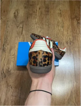 Adidas Samba OG Leopardo Rojo Talla 40