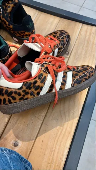 Adidas Samba OG Leopardo Rojo Talla 42