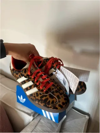 Adidas Samba OG Leopardo Rojo Talla 40