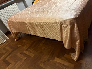 Copriletto vintage albicoccha con fantasia