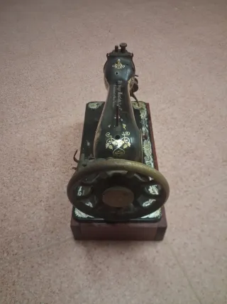 Máquina de coser Singer antigua. Escucho ofertas.