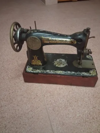 Máquina de coser Singer antigua. Escucho ofertas.
