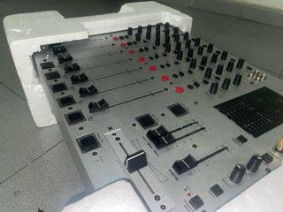 •MIXER BEHRINGER DX1000. Nueva y apenas sin uso