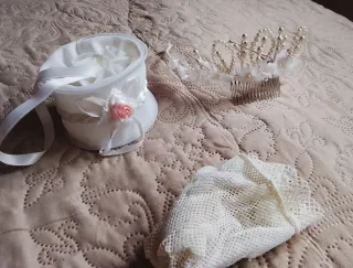 Corona de Comunión, a elegir con bolsito y guantes