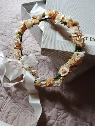 Corona de Comunión, a elegir con bolsito y guantes