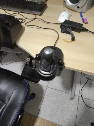 Volante Logitech G920 con Pedales