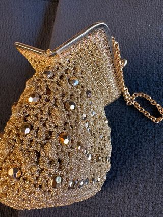 Pochette dorata con catenella