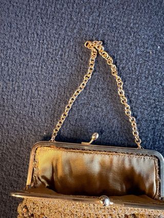 Pochette dorata con catenella