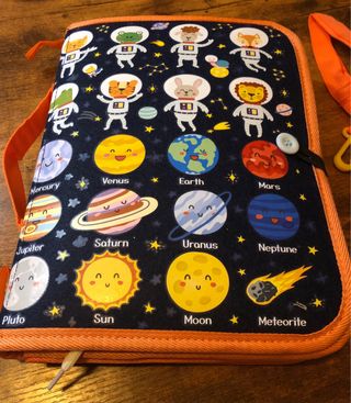 Jogo educativo espaço planetas animais