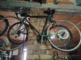 Dos bicicletas de carrera antiguas.