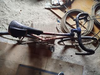 Dos bicicletas de carrera antiguas.