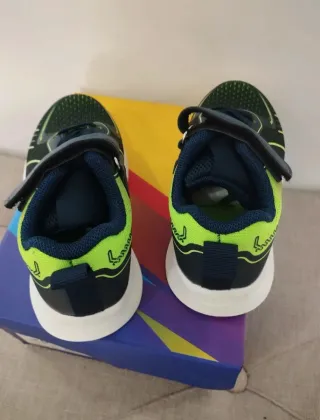 Zapatillas niño ligeras talla 25