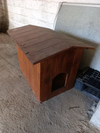Caseta para perro de madera