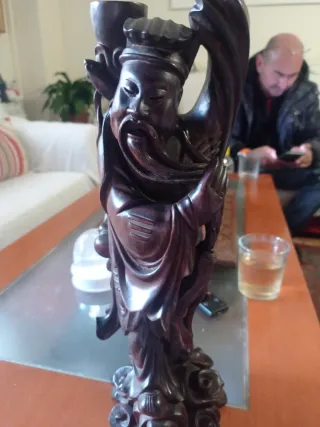 Figura de madera de dios chino