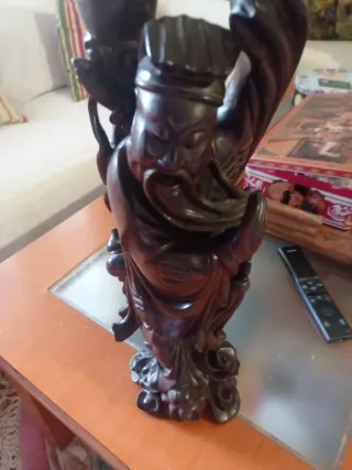 Figura de madera de dios chino