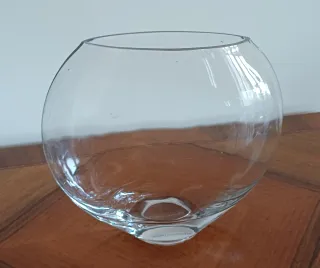 Vaso decorativo in vetro trasparente
