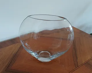 Vaso decorativo in vetro trasparente