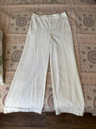 Pantalón blanco Stradivarius