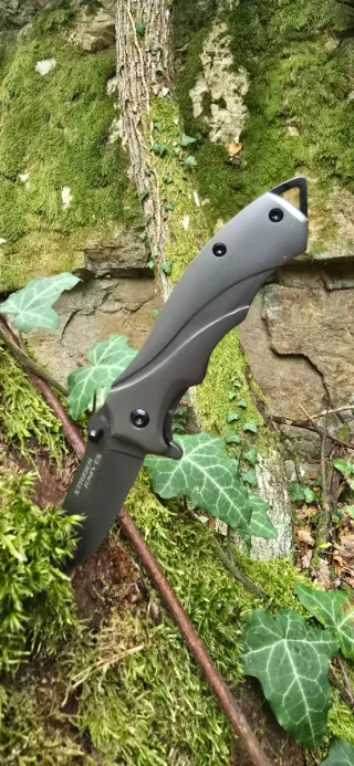 Navaja Strider Knives