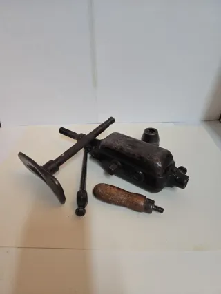 Taladro manual antiguo