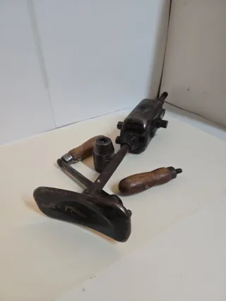Taladro manual antiguo