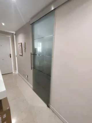 Puerta corredera de cristal