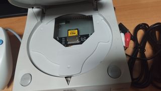 Consola Dreamcast con gdemu y mando