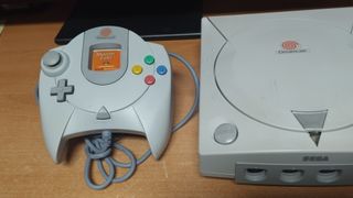 Consola Dreamcast con gdemu y mando