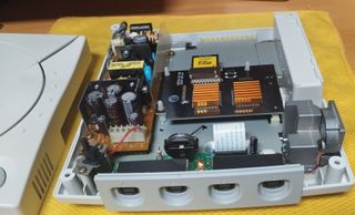 Consola Dreamcast con gdemu y mando