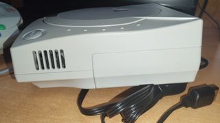 Consola Dreamcast con gdemu y mando