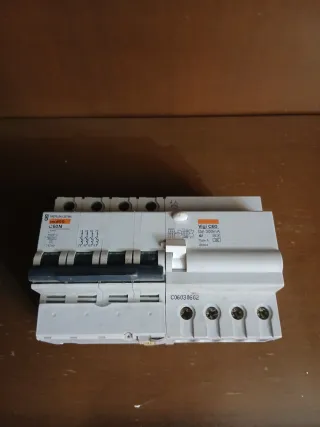 Interruptor Diferencial Merlin Gerin givi C60N