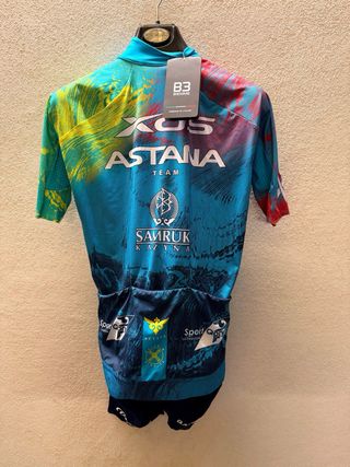 Completo ciclismo Astana XDS 2025