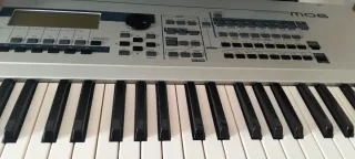 Yamaha MO6 Sintetizador