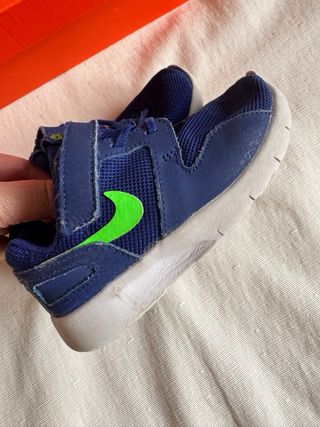 Zapatillas deportivas niño Nike Talla 27